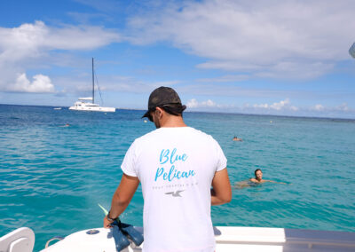 blue pelican boat charter - t shirt capitaine